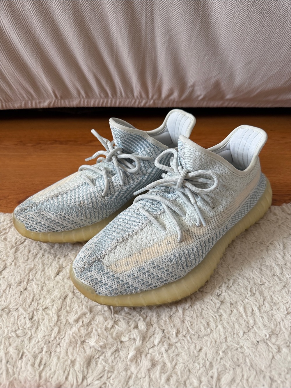 Cloud white Yeezy 350v2